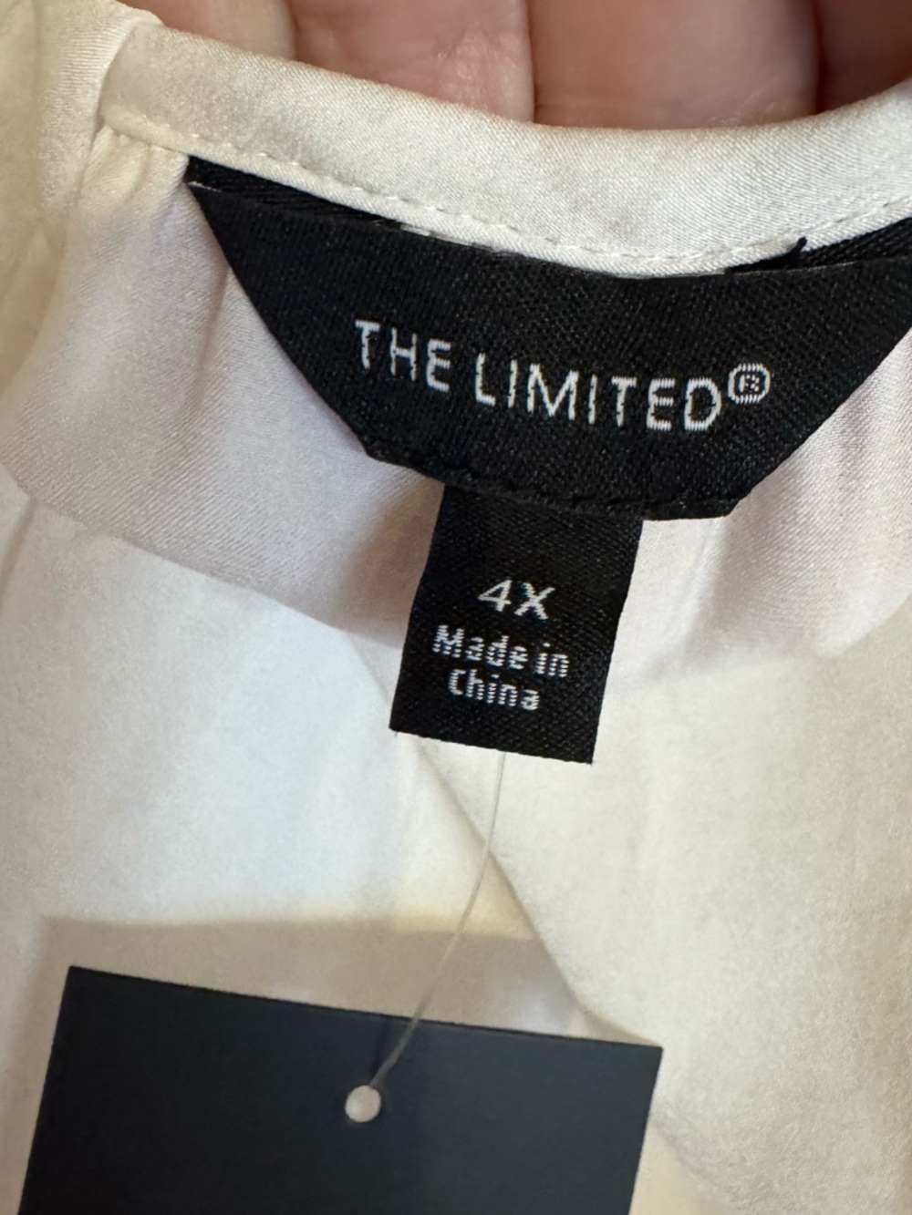 NWT  The Limited White Split-Neck Flutter Sleeve Top   PLUS: 4X   #11 - Picture 7 of 9